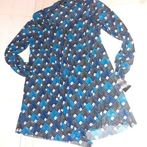 Beautiful NWT Plus Size V-neck Shirred 3/4 sleeve